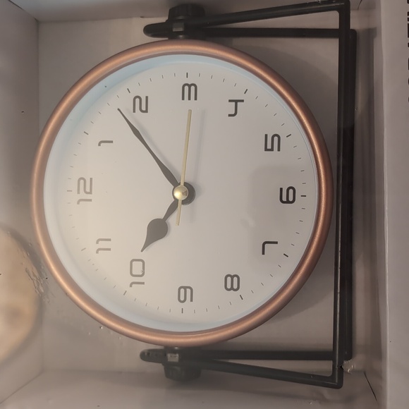 6" Decorative Table Clock - Picture 2 of 3